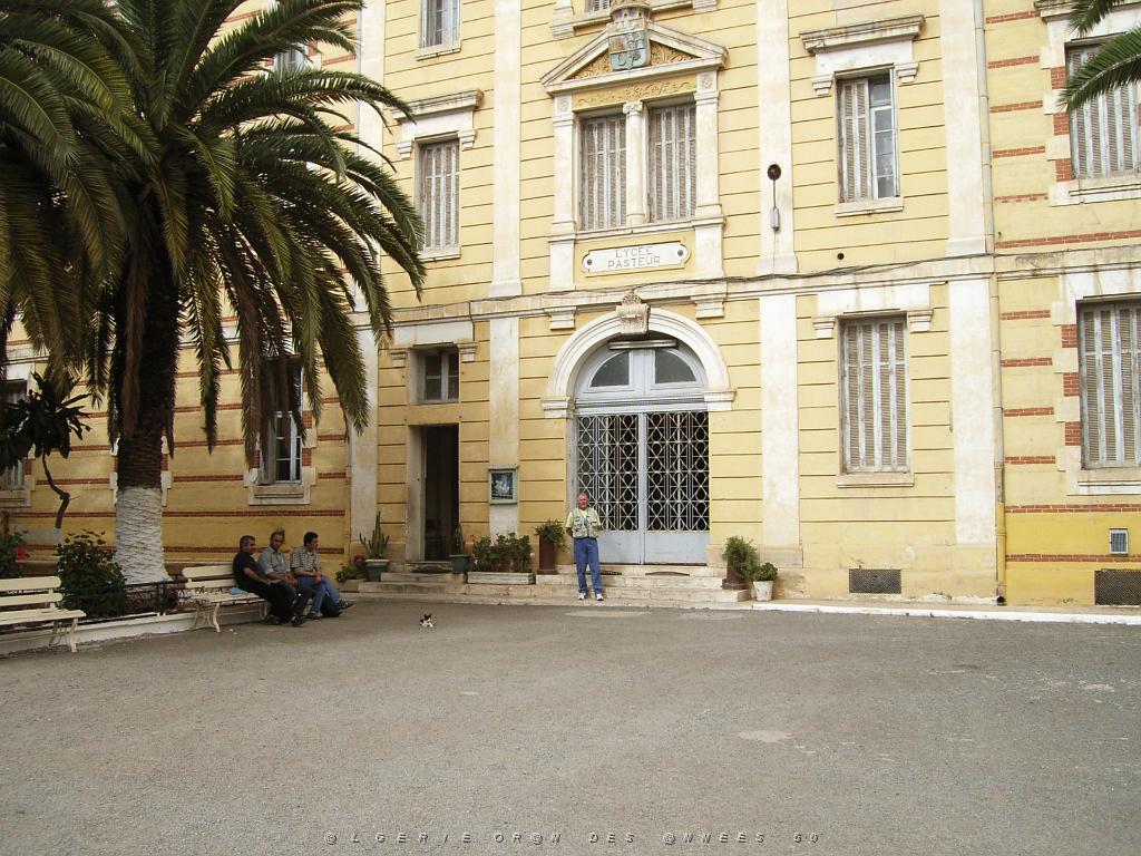 157-ORAN-Juin06-le lycee LAMORICIERE(et non PASTEUR a l'epoque).jpg - Unicode